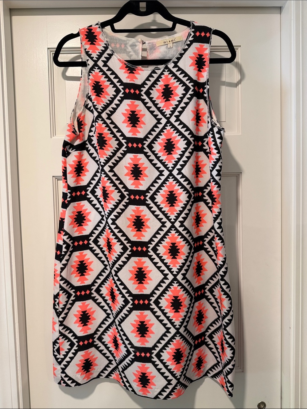 Miami Geometric Print Sleeveless Shift Dress - Coral, Black & White - Size L